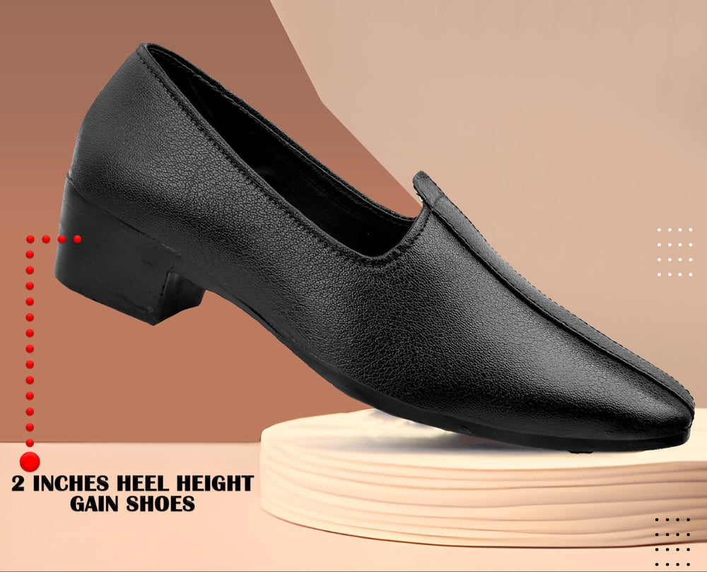 Black shoe with heel增高 feature on a brown background